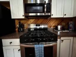 Cozy Cabin - Image 4